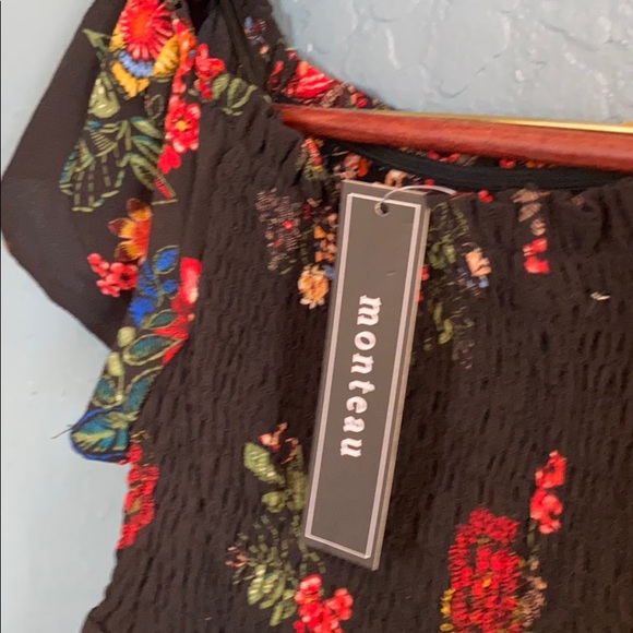 Women’s floral off the shoulder shirt. - Picture 5 of 5